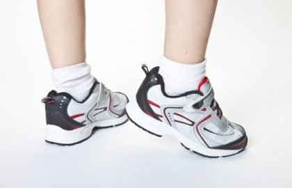 איך לבחור נעלי ספורט לילדים?